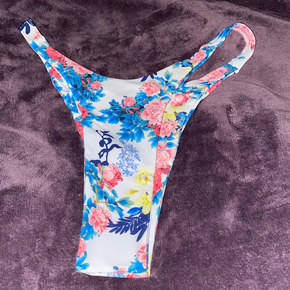 NWT - bikini bottoms